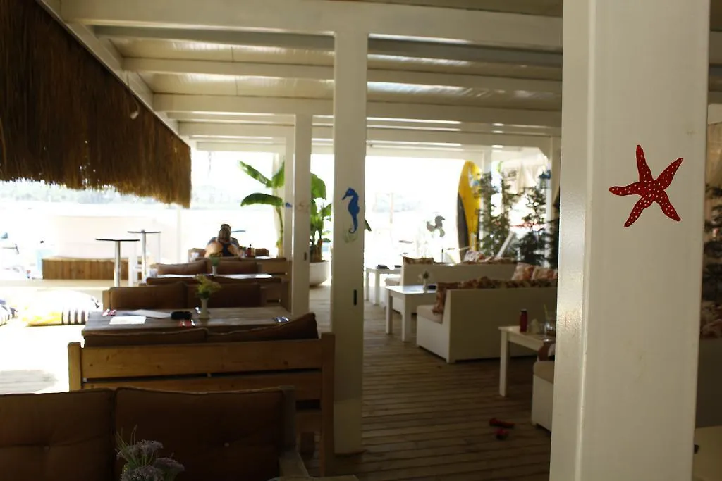 Golden Sand Beach Club & Caravan Holidays 厄吕代尼兹 营地