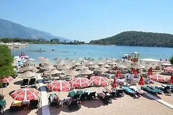 Golden Sand Beach Club & Caravan Holidays 厄吕代尼兹 3*,