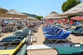 Golden Sand Beach Club & Caravan Holidays 厄吕代尼兹 营地