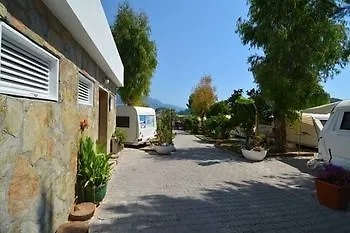 Golden Sand Beach Club & Caravan Holidays 厄吕代尼兹 营地