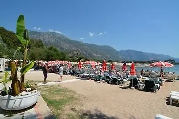 Golden Sand Beach Club & Caravan Holidays 厄吕代尼兹