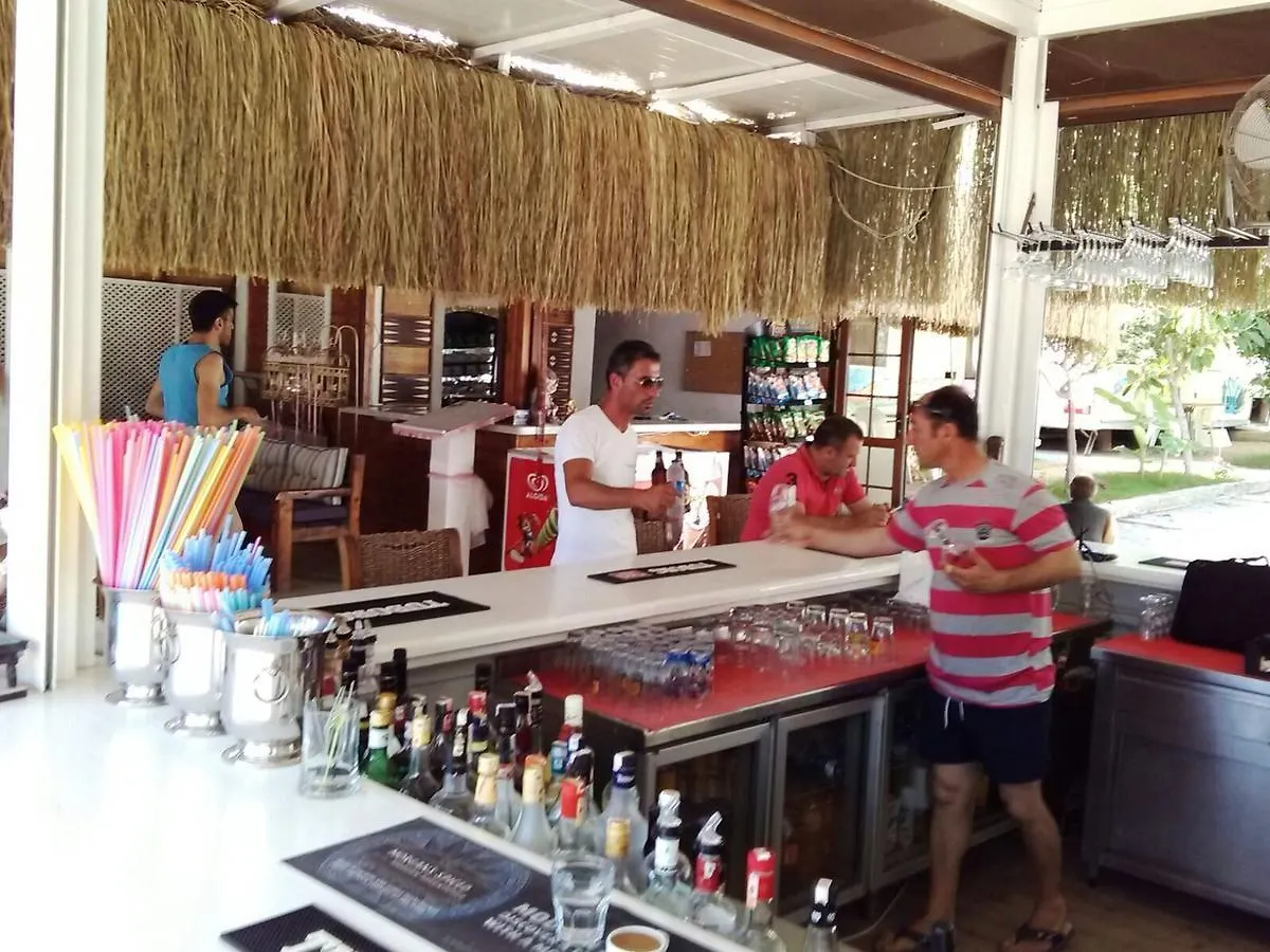 Golden Sand Beach Club & Caravan Holidays 厄吕代尼兹