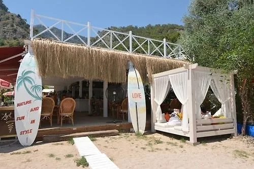 Golden Sand Beach Club & Caravan Holidays 厄吕代尼兹 3*,