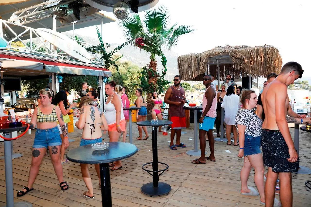 Golden Sand Beach Club & Caravan Holidays 厄吕代尼兹