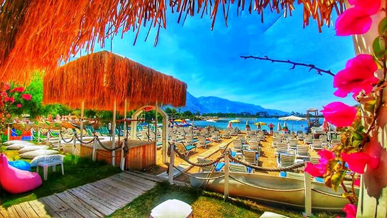 kontakty Golden Sand Beach Club & Caravan Holidays